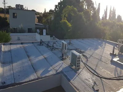 איטומים בגבהים קבלן לשיקום מבנים איטום גגות ועבודות סנפלינג — קבלן איטום בבני ברק